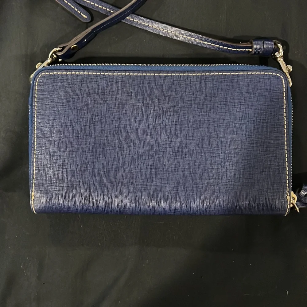Dooney & Bourke cross body pocket book - Picture 2 of 5